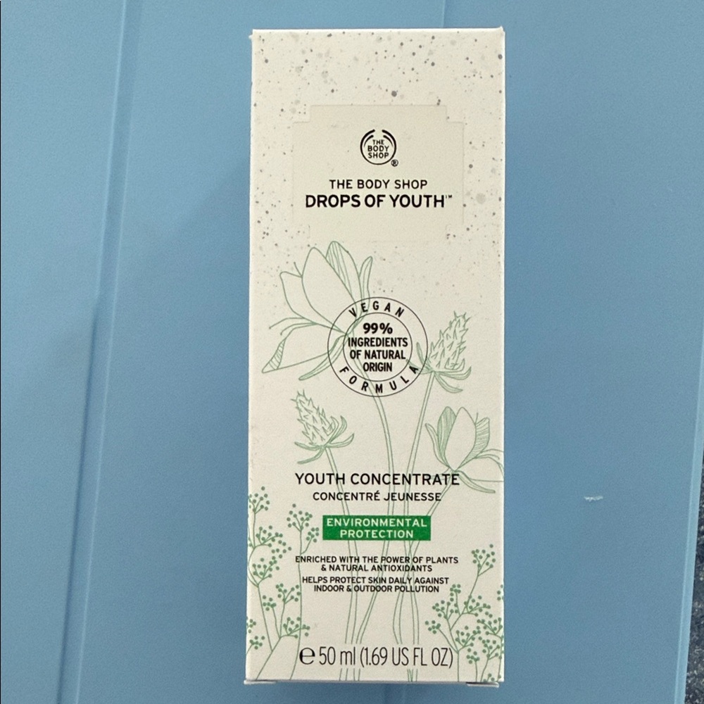 The Body Shop Youth Concentrate with Green Accents